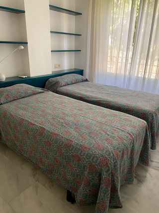 Tende blu e tende beige