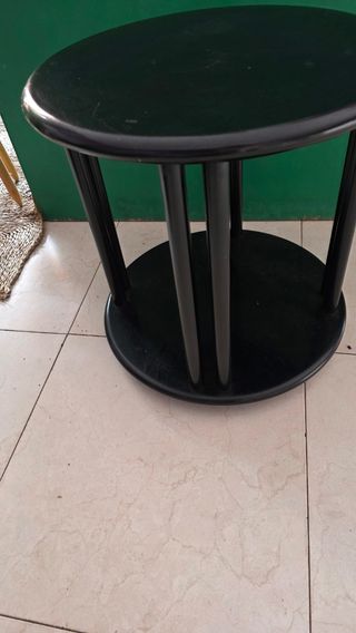 Mesa redonda lacada negra