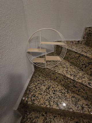 Estantería redonda de pared