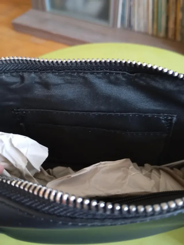 Bolso piel nuevo,negro, marca original Guess