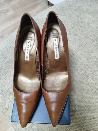 Zapatos de tacón Pedro Miralles piel marrón.