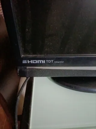 Televisor OKI pequeña con tdt ,no tiene mando