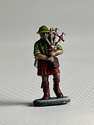 Soldatini in miniatura dipinti a mano.