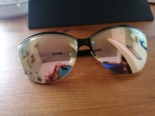 Gafas de sol Michael Kors negras y doradas