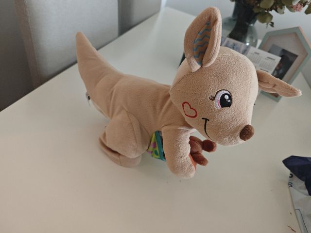 Canguro saltarín de peluche