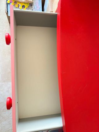 Cómoda infantil rosa y roja