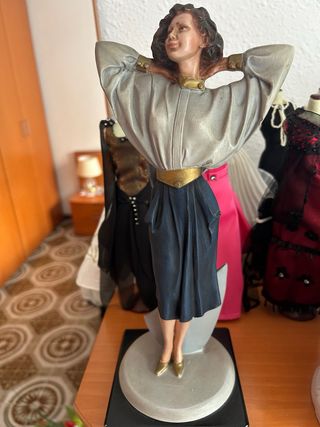 Figura decorativa mujer