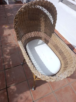 Cuna antigua de mimbre
