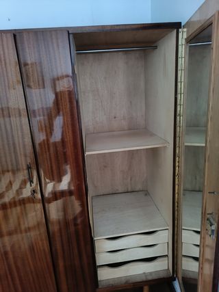 Armario de madera