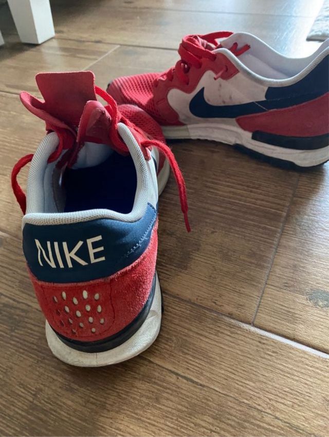 Nike Air Berwuda Rojas Edición Limitada