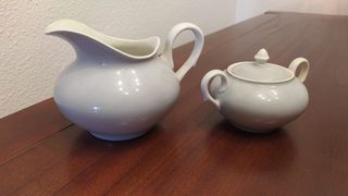 Jarrita y azucarero Bidasoa porcelana