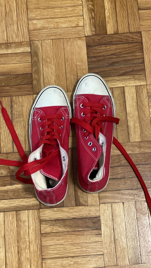 Ténis Converse vermelho e branco