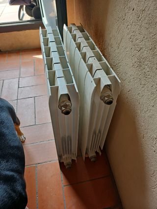 Radiadores blancos de metal