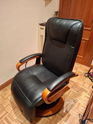 Sillón masajeador de piel negro y madera 