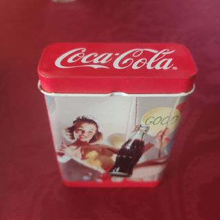 Set Coca Cola: portasigarette, tagliapizza + CD