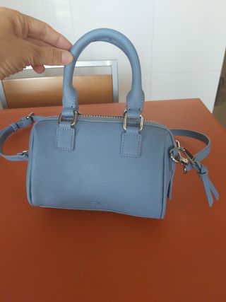 Bolso de mano y hombro azul claro