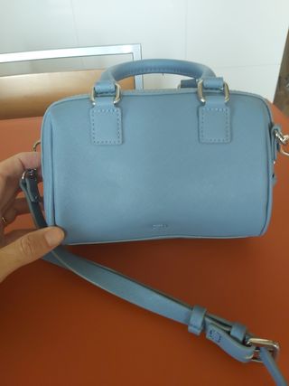 Bolso de mano y hombro azul claro