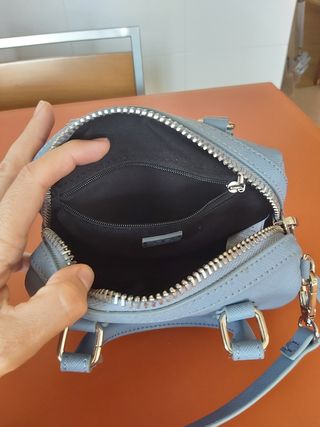 Bolso de mano y hombro azul claro