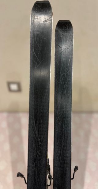 Esquís Dynastar con botas y bastones