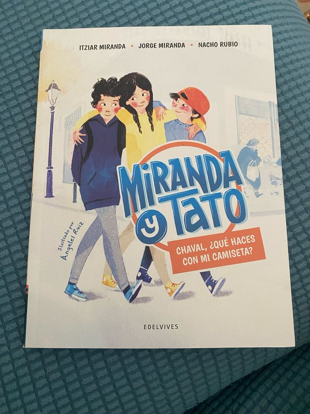 Chaval, ¿qué haces con mi camiseta?