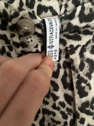 Pantalón fluido estampado animal print