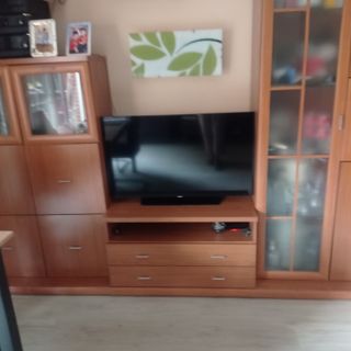 Mueble de salón madera y cristal
