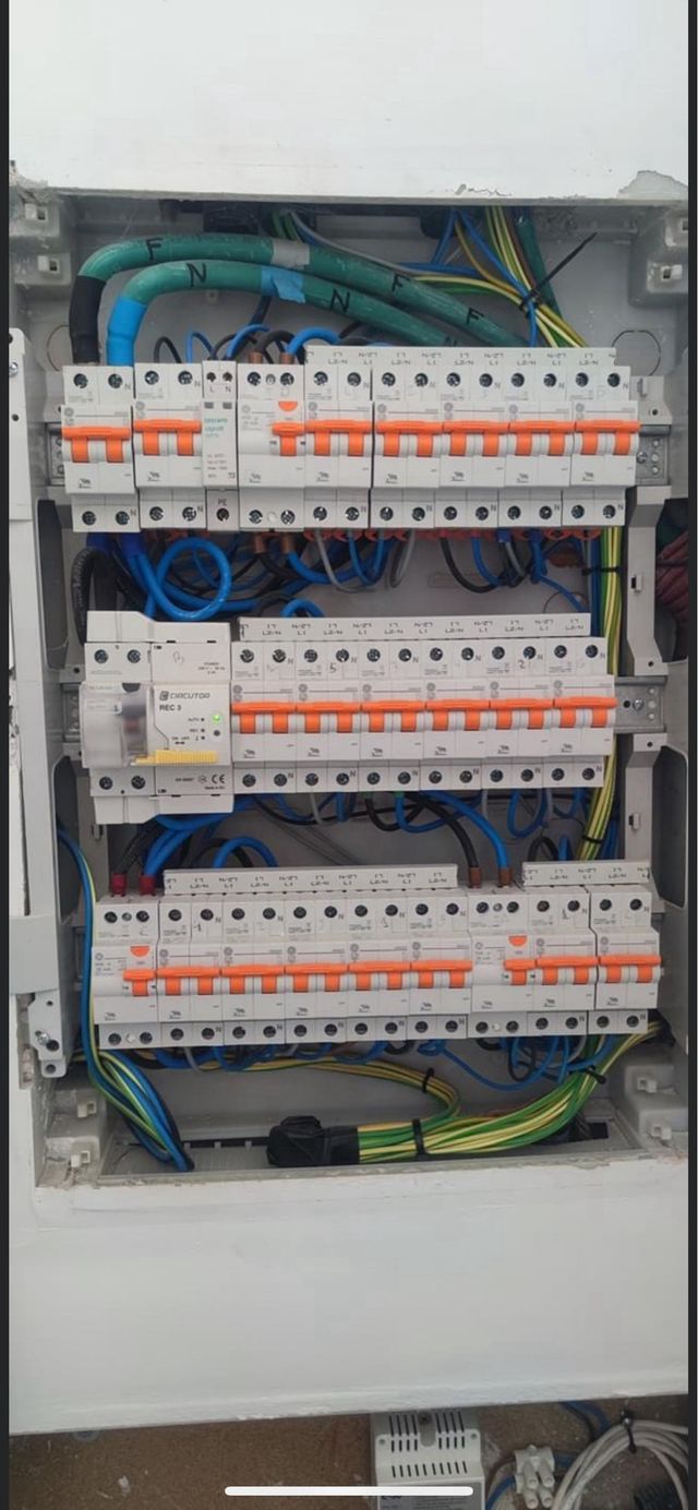 Electricista a domicilio averías , instalaciones