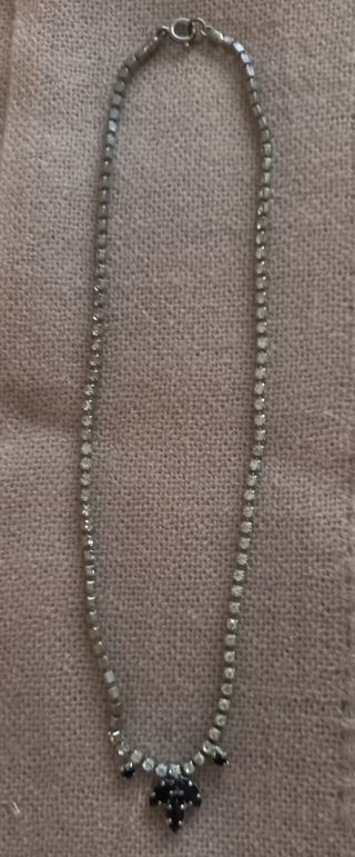 Collar de rodio con piedras brillantes