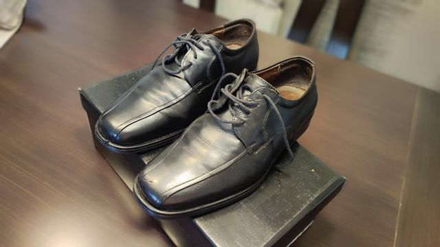 Zapatos de piel negros con cordones