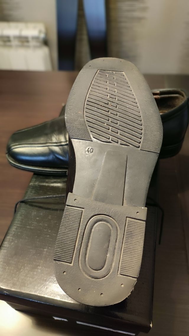 Zapatos de piel negros con cordones