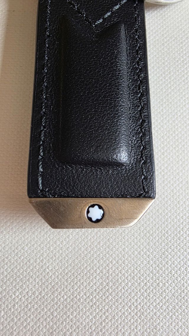 Llavero Montblanc Cuero Negro y Acero