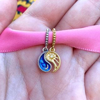 CHARM SOL Y LUNA AZUL Y DORADO DIVISIBLE