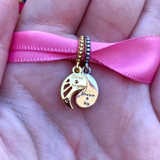 CHARM SOL Y LUNA AZUL Y DORADO DIVISIBLE