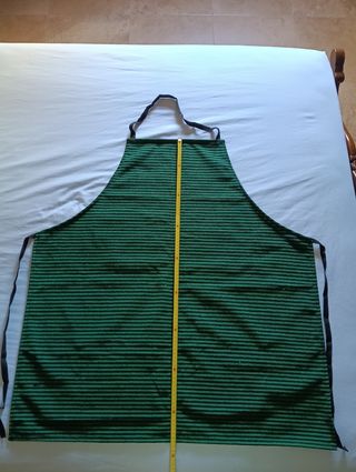 Delantal de rayas verdes y negras