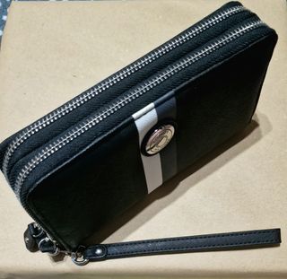 Cartera Tommy Hilfiger Negra con Rayas