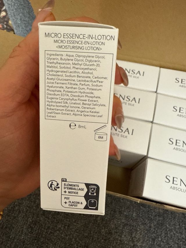 Crema e lozione per il viso Sensai Absolute Silk