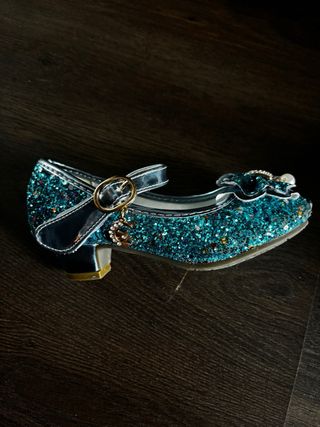Zapatos de tacón para niña plateados y turquesa
