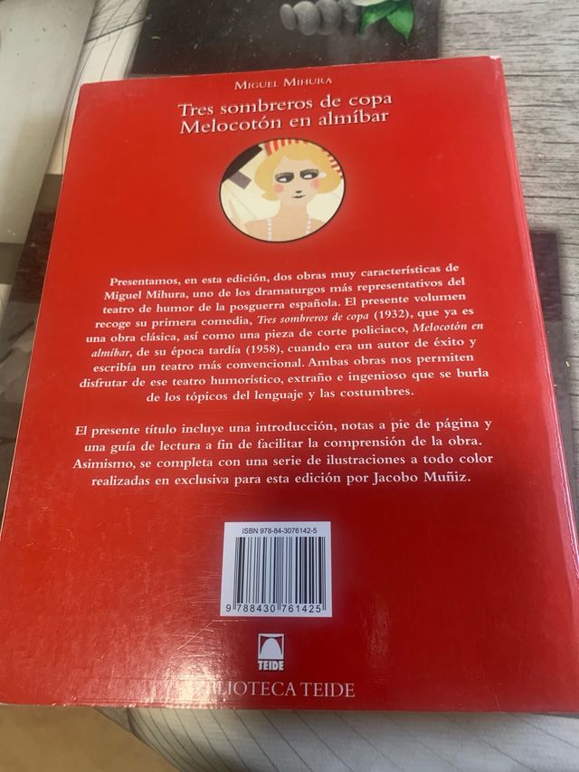 Biblioteca Teide 063 - Tres sombreros de copa. ...