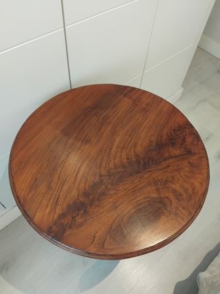 Mesa auxiliar redonda de madera