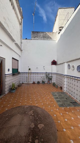 Casa edificio en venta de tres alturas con almacén