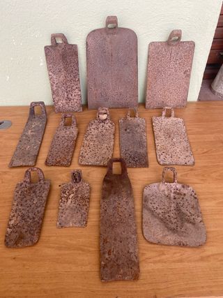Azadas antiguas de metal