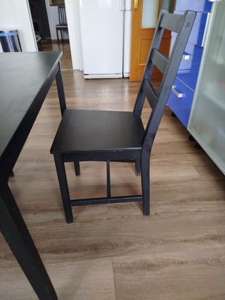 Mesa y 2 Sillas Negras