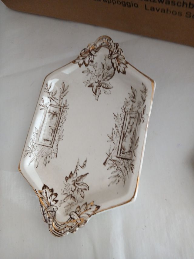 Zuppiera inglese antica con piatto