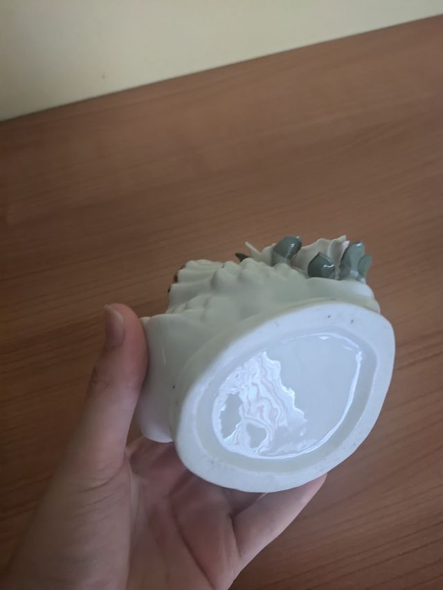 Figura decorativa cisnes con rosas