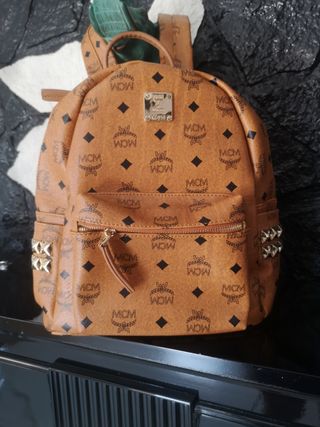 Mochila AUTÉNTICA MCM de piel genuina