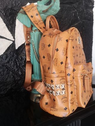 Mochila AUTÉNTICA MCM de piel genuina