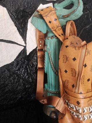 Mochila AUTÉNTICA MCM de piel genuina