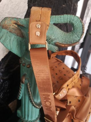 Mochila AUTÉNTICA MCM de piel genuina