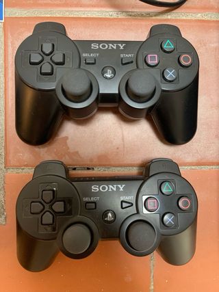 Play Station 3 (PS3) + 2 Mandos