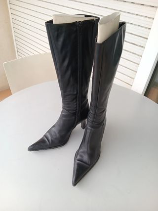 Botas altas negras punta fina